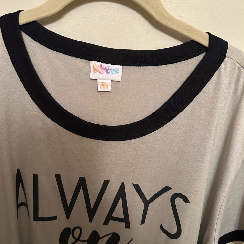 Lula Roe Liv graphic tee, like new, sz 3x, fits true - Picture 8 of 9